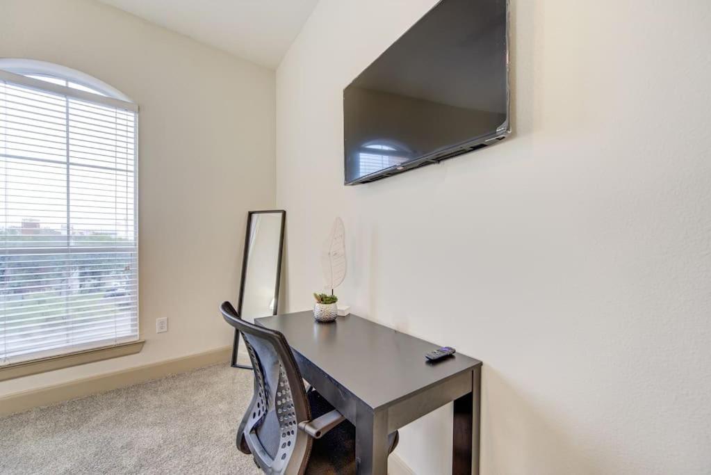 Chic 1Br Near Nrg With Pool Wifi Freeparking Apartment Houston Exterior foto