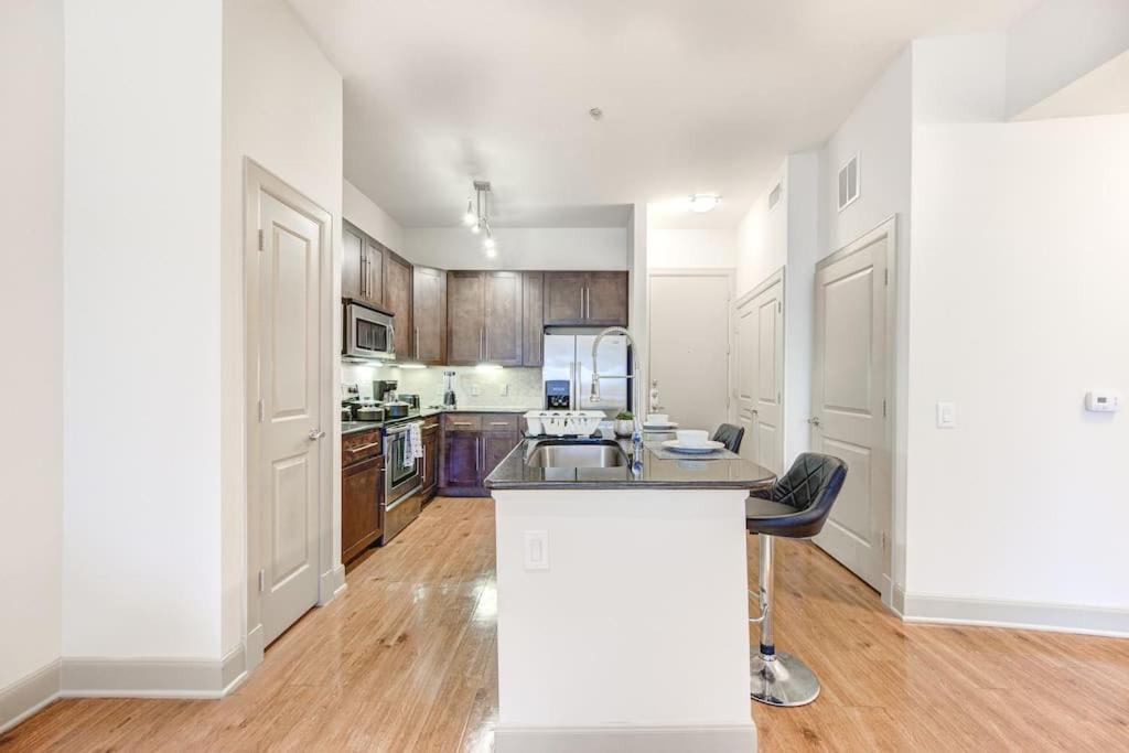Chic 1Br Near Nrg With Pool Wifi Freeparking Apartment Houston Exterior foto
