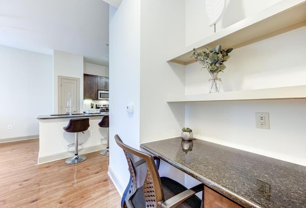 Chic 1Br Near Nrg With Pool Wifi Freeparking Apartment Houston Exterior foto