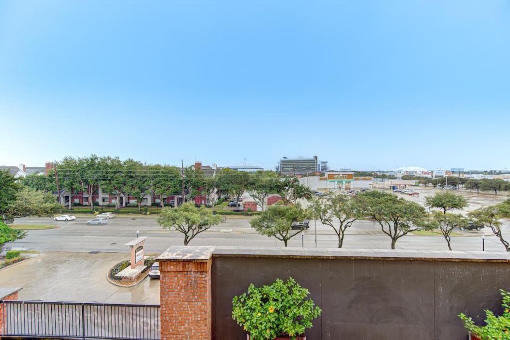 Chic 1Br Near Nrg With Pool Wifi Freeparking Apartment Houston Exterior foto