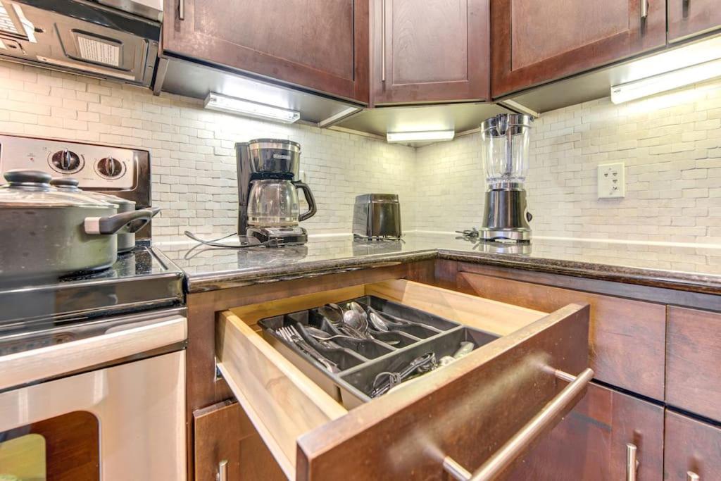 Chic 1Br Near Nrg With Pool Wifi Freeparking Apartment Houston Exterior foto