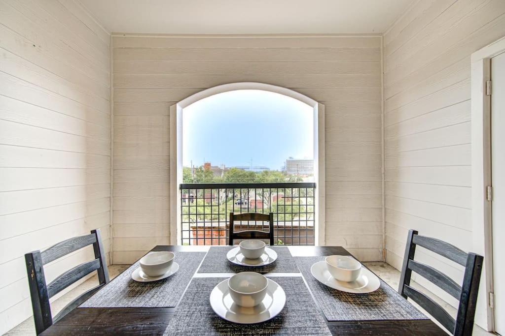 Chic 1Br Near Nrg With Pool Wifi Freeparking Apartment Houston Exterior foto